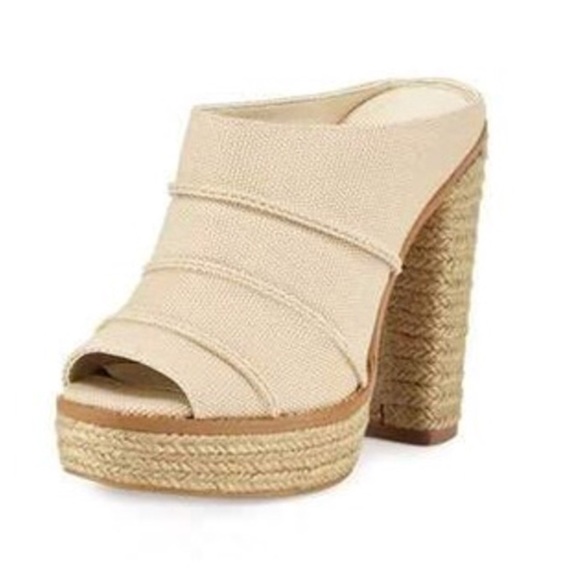 BCBG Shoes - 🌼 BCBG Cecely Platform Heels 🌼